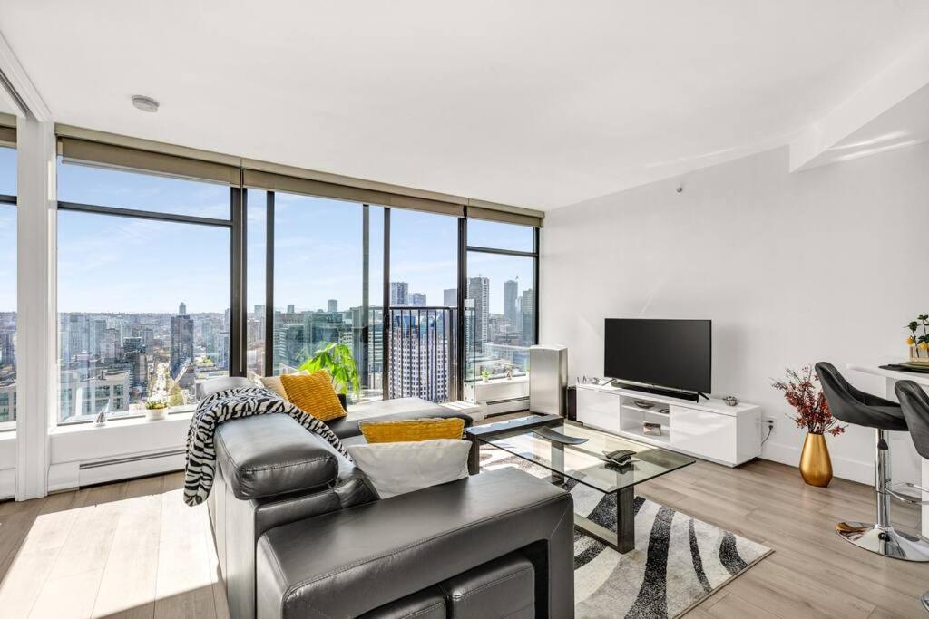 Luxury With Views! Apartment