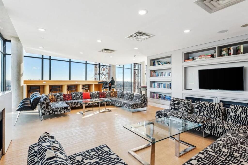 Apartment Luxury With Views!