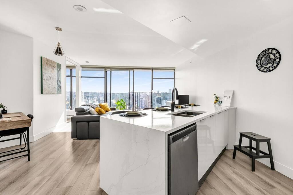 Luxury With Views! *