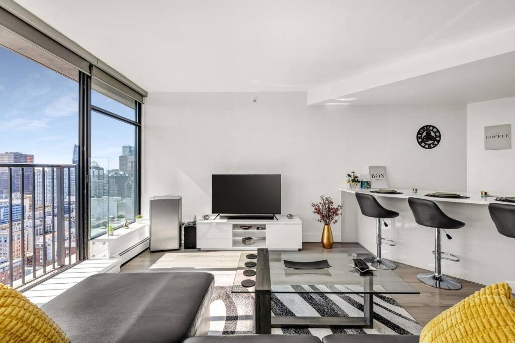 Luxury With Views! *