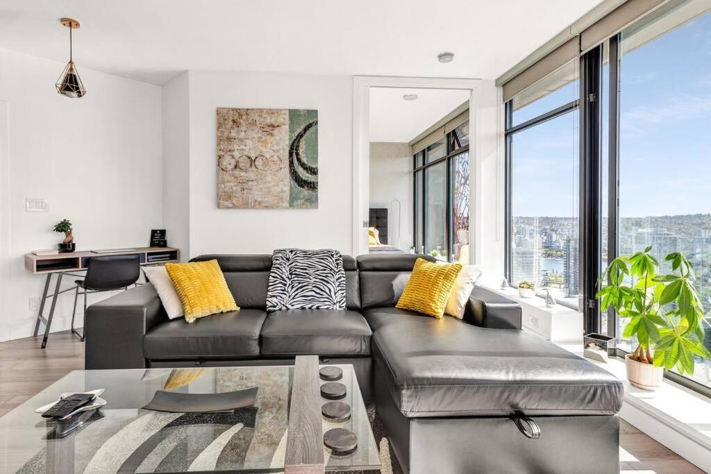 Apartment Luxury With Views! *