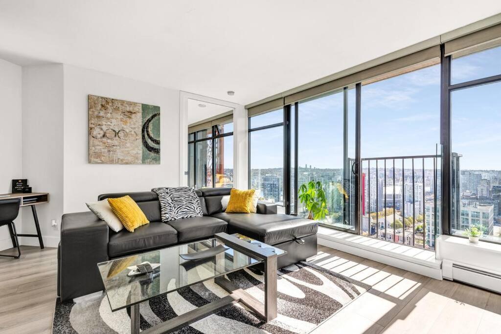 Apartment Luxury With Views!