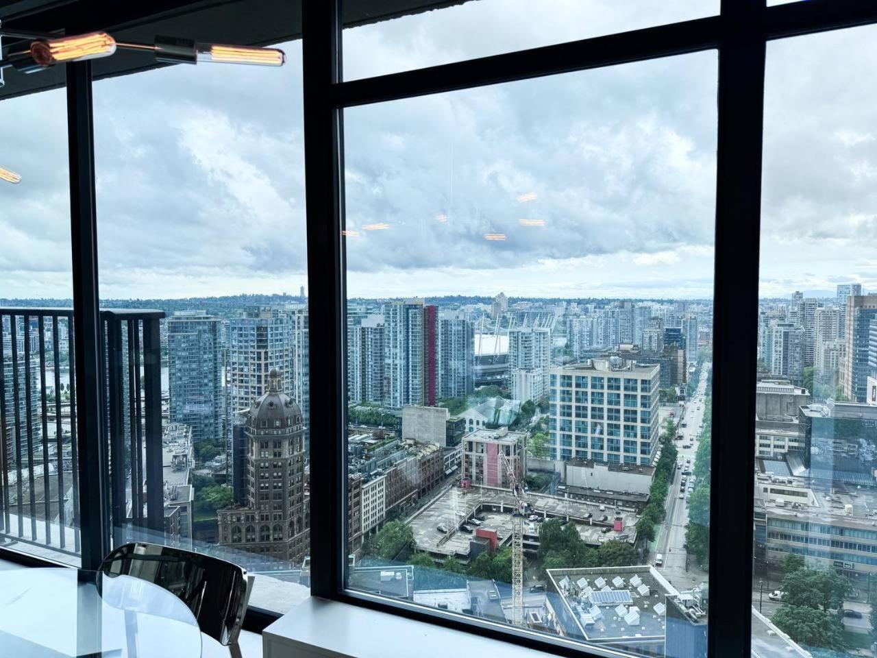 Luxury 2 Bedroom 40th Floor In Downtown Van * Vancouver