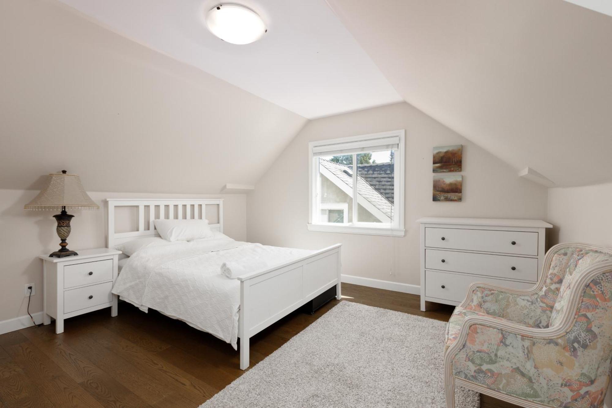 Homestay Charming 2-bd In Heart Of *