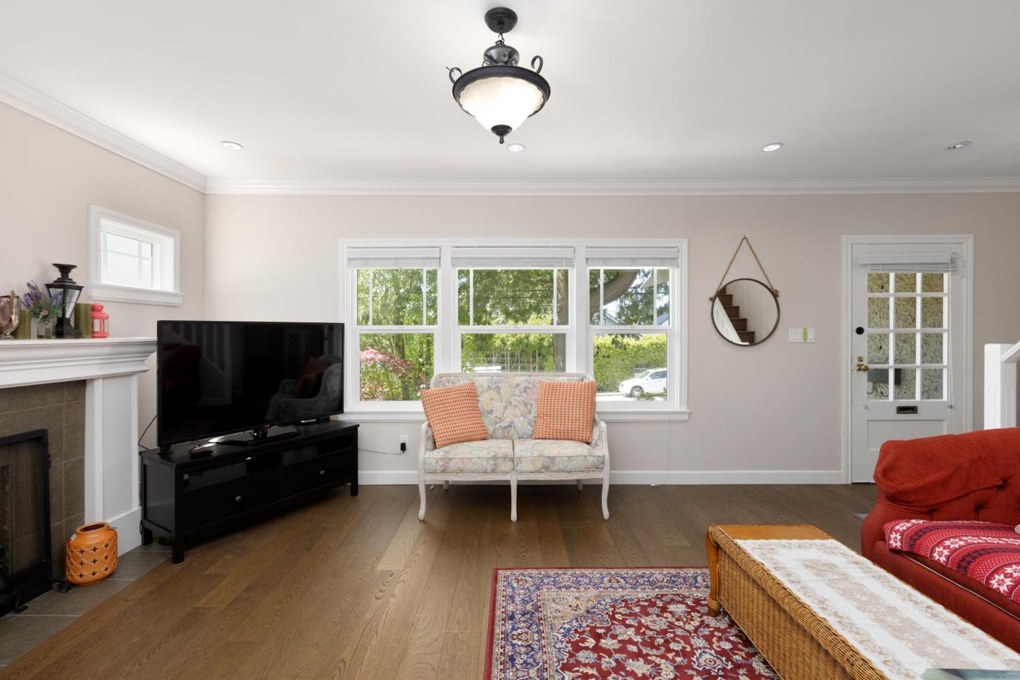 Homestay Charming 2-bd In Heart Of Vancouver