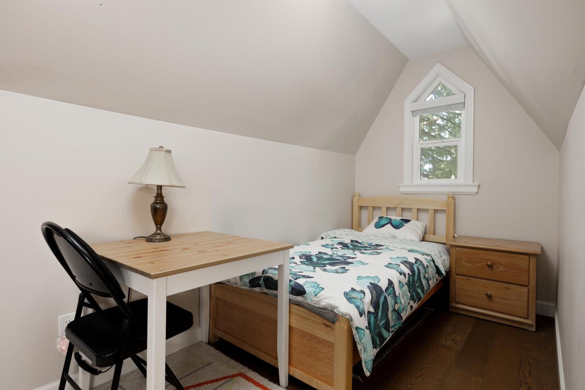 Charming 2-bd In Heart Of