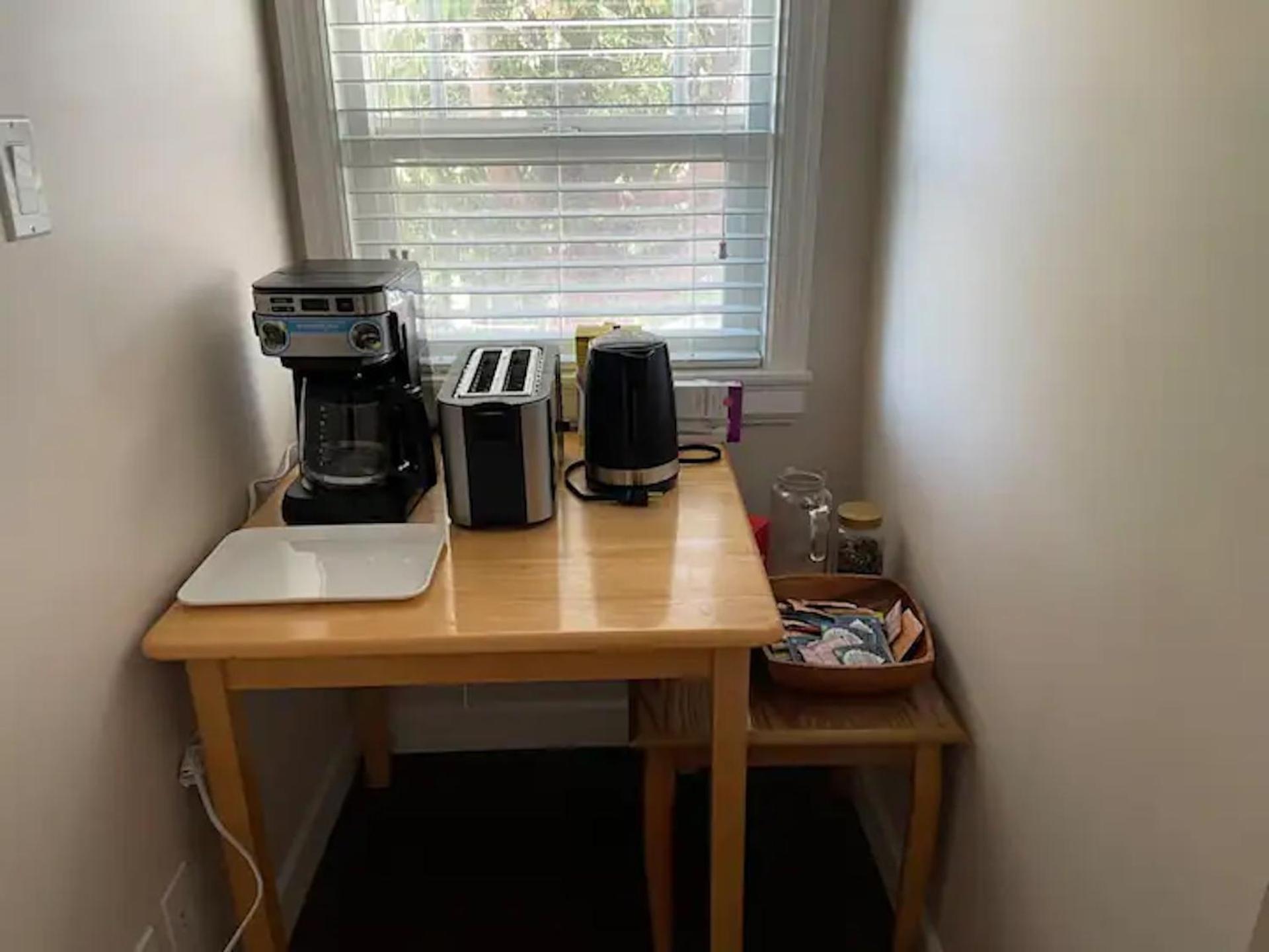 Charming 2-bd In Heart Of Homestay Vancouver