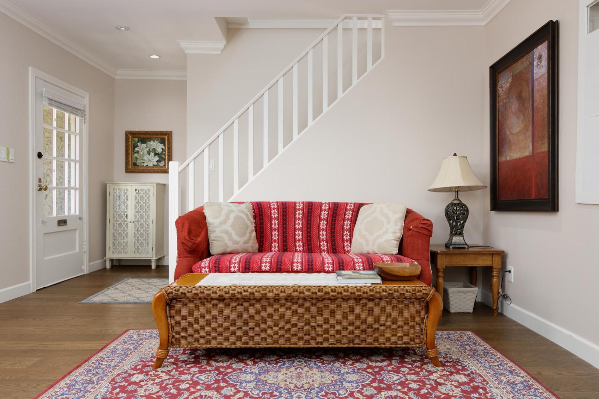 Charming 2-bd In Heart Of Vancouver
