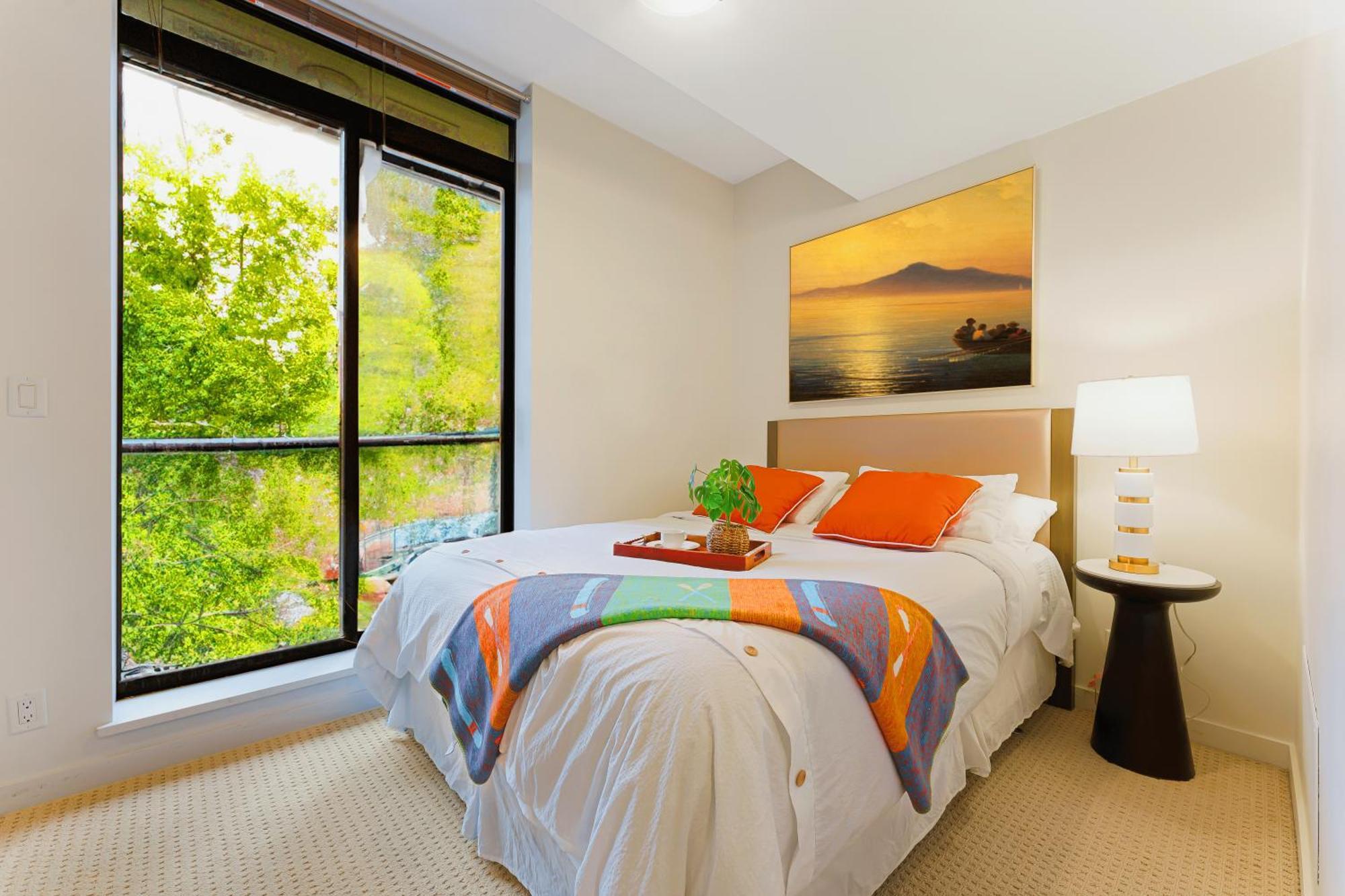 Luxury 2-bedroom Duplex In Downtown Hotspot Apartment