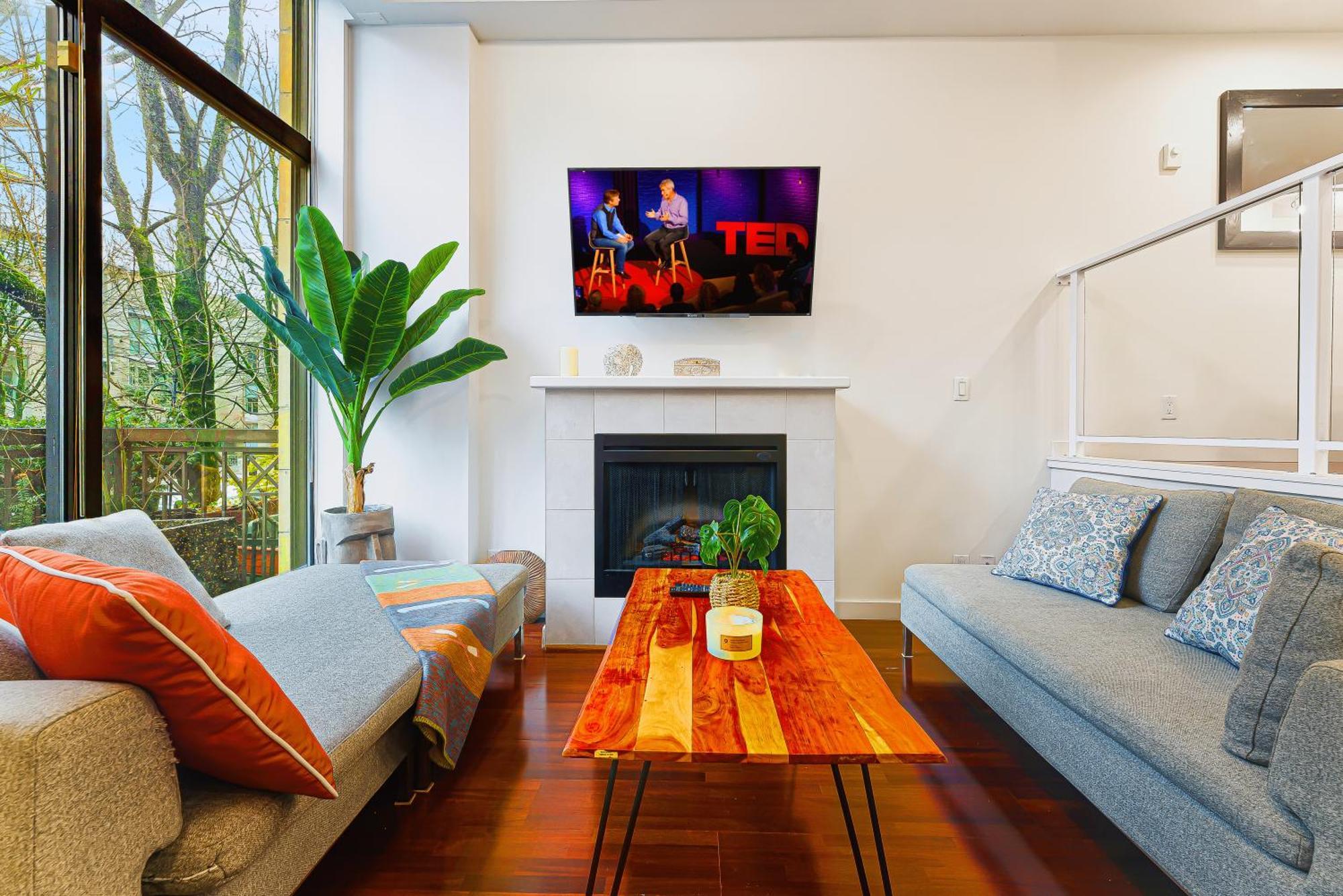 Luxury 2-bedroom Duplex In Downtown Hotspot * Vancouver