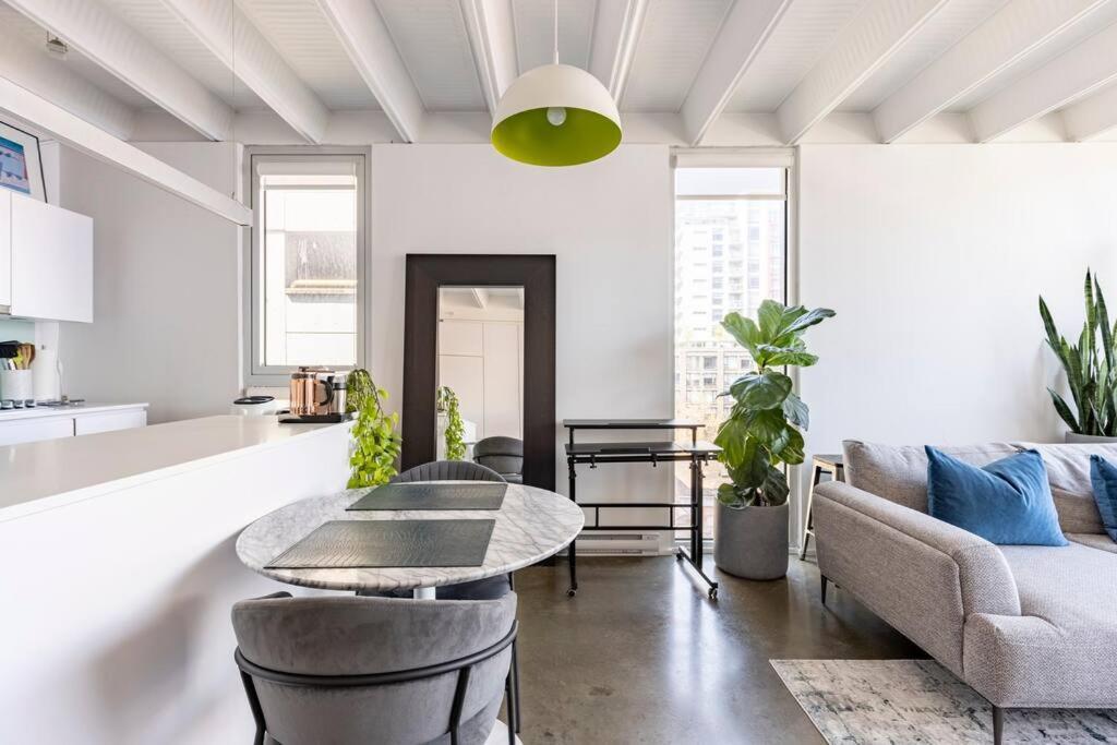 Cozy 1br With Ac, Chinatown, Rogers Arena, Seawall Apartment