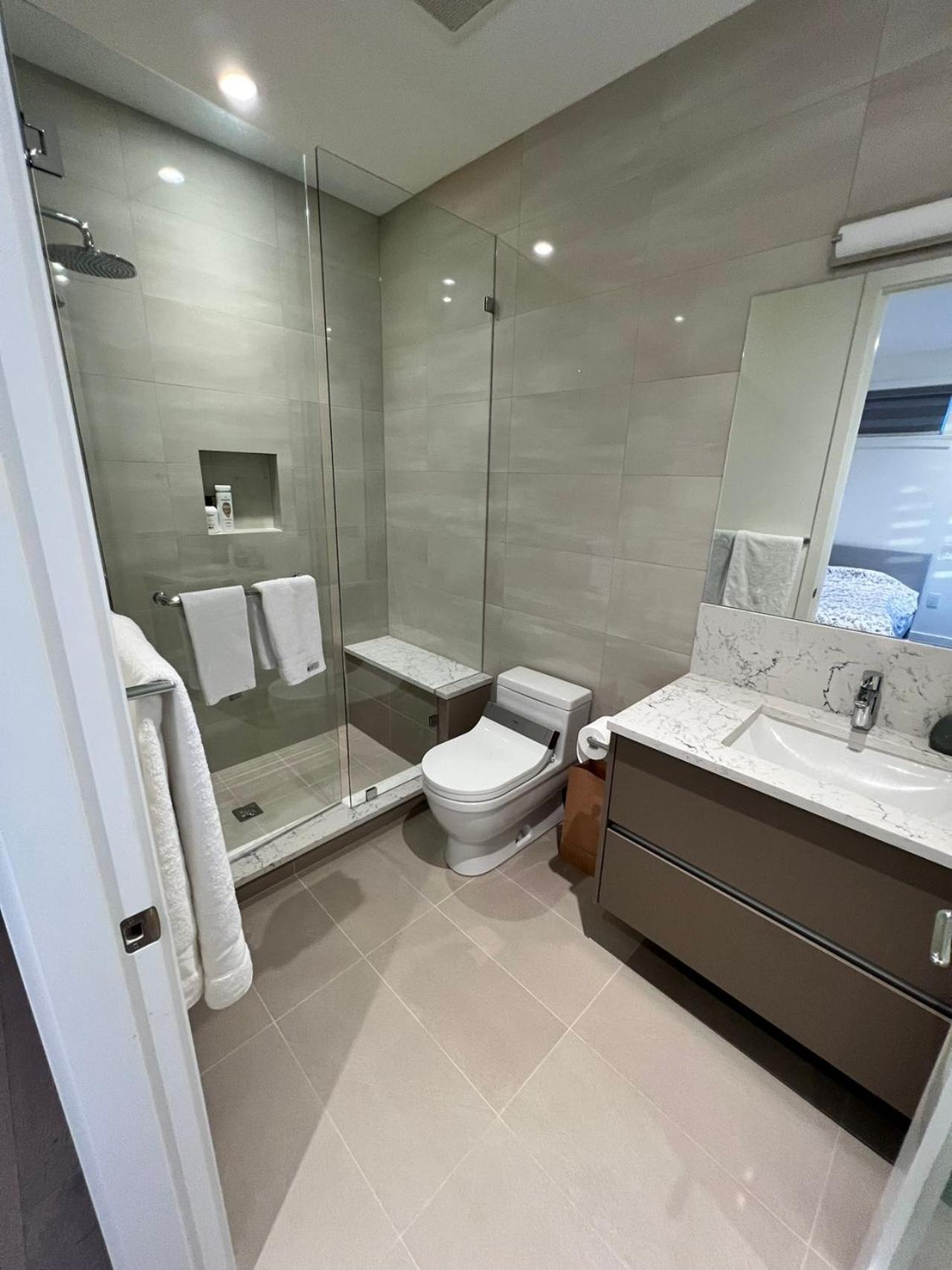 Privatunterkunft Luxury Modern New House In