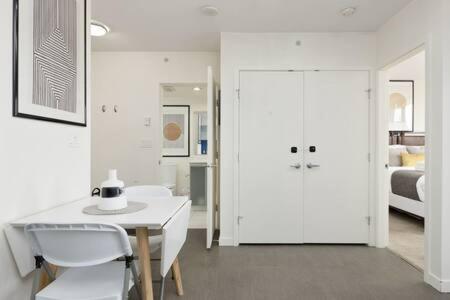 1br Stunning View In Dt Gastown *