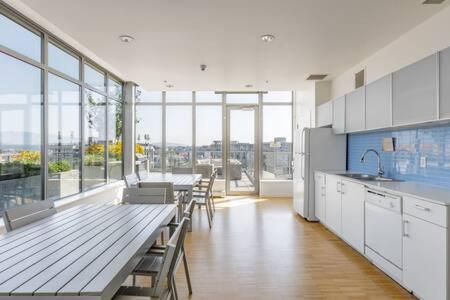 1br Stunning View In Dt Gastown Ferienhaus *