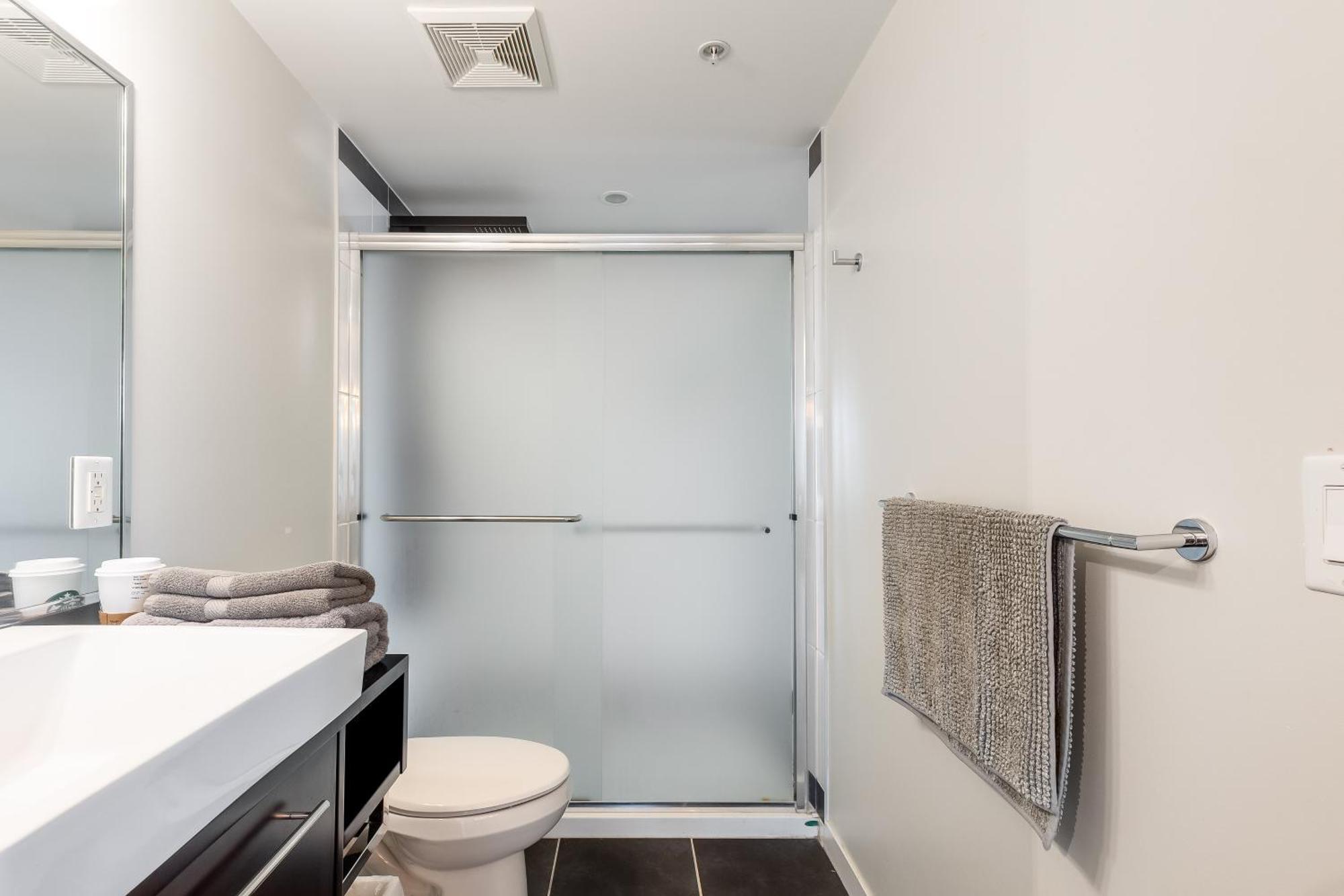 Apartment Mountain & Waterview Pool Gym Sauna Hottub Sleep 7