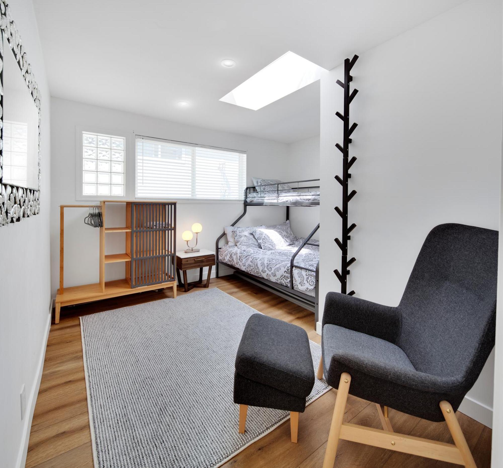 Apartment Three Bedroom On The Edge Of Downtown With Ac