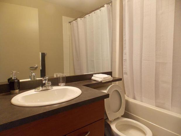 Signature Fairview Townhouse Apartment *