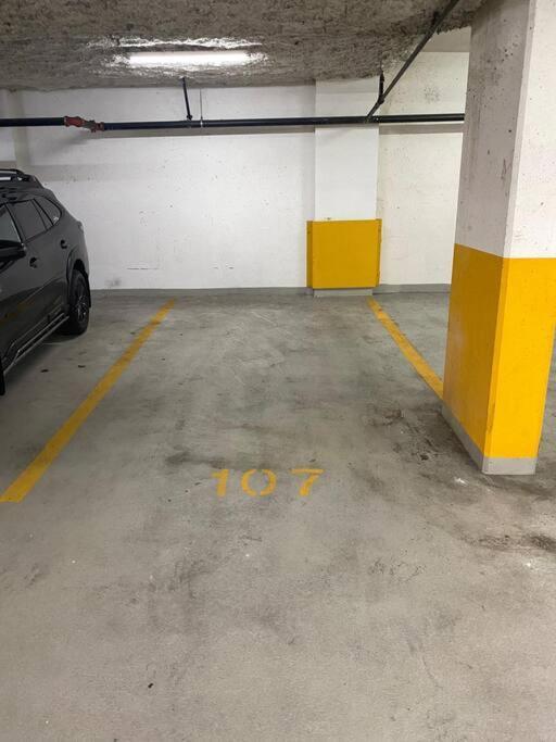 Luxary Downtown With Free Parking *