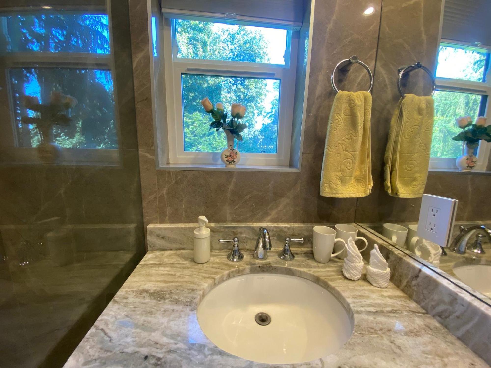 Homestay Shaughnessy Cozy Bedrooms *