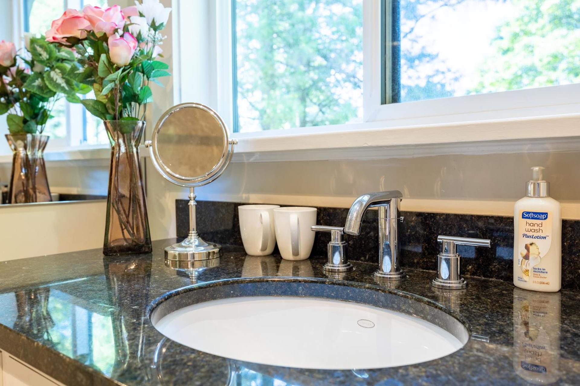 Shaughnessy Cozy Bedrooms Homestay