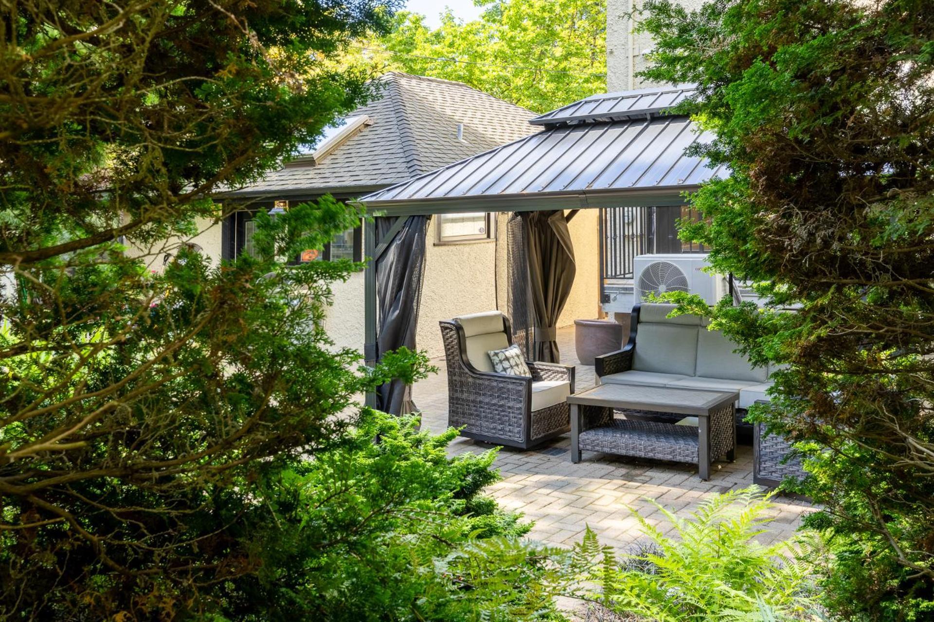 Shaughnessy Cozy Bedrooms Homestay *