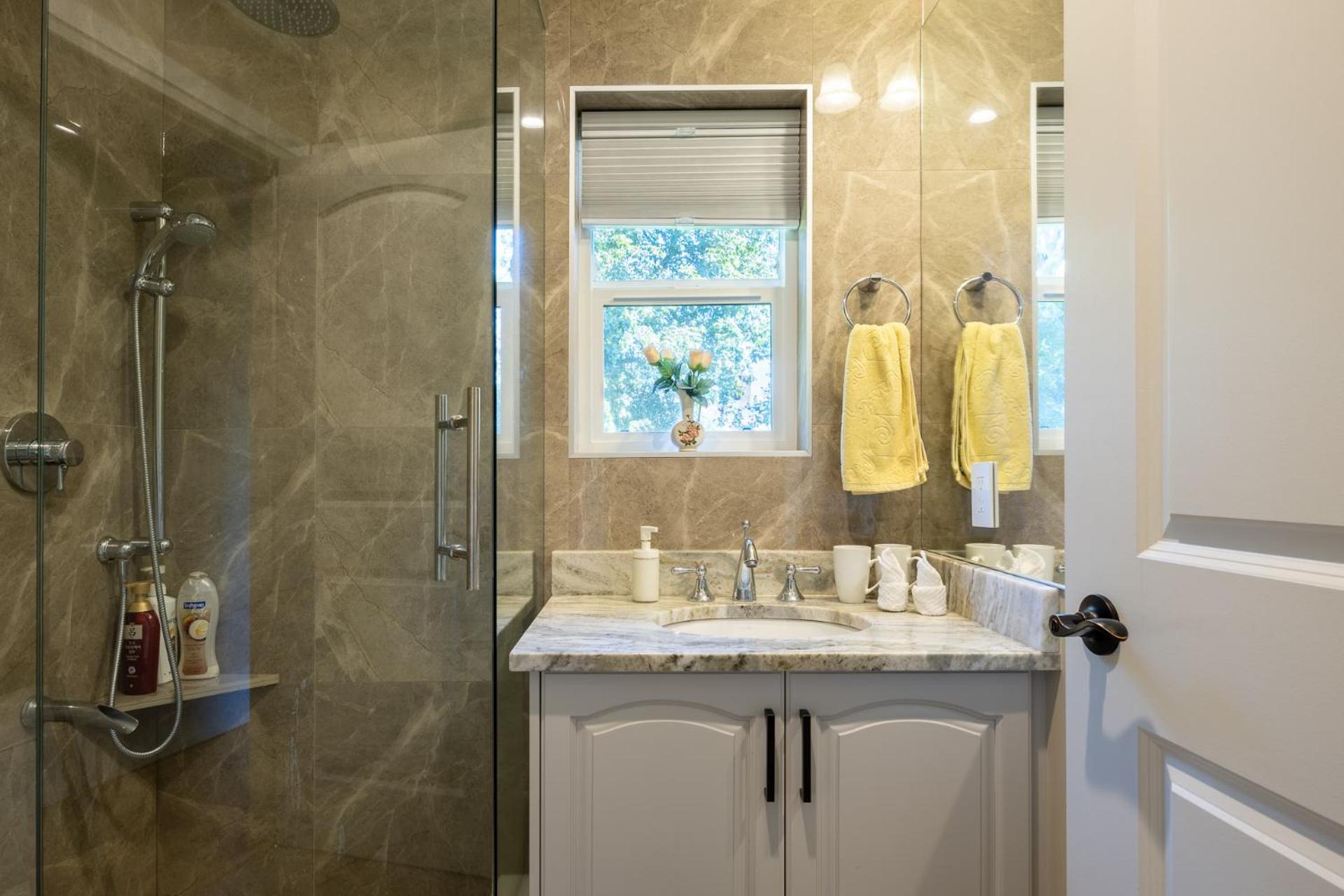 Shaughnessy Cozy Bedrooms Homestay *