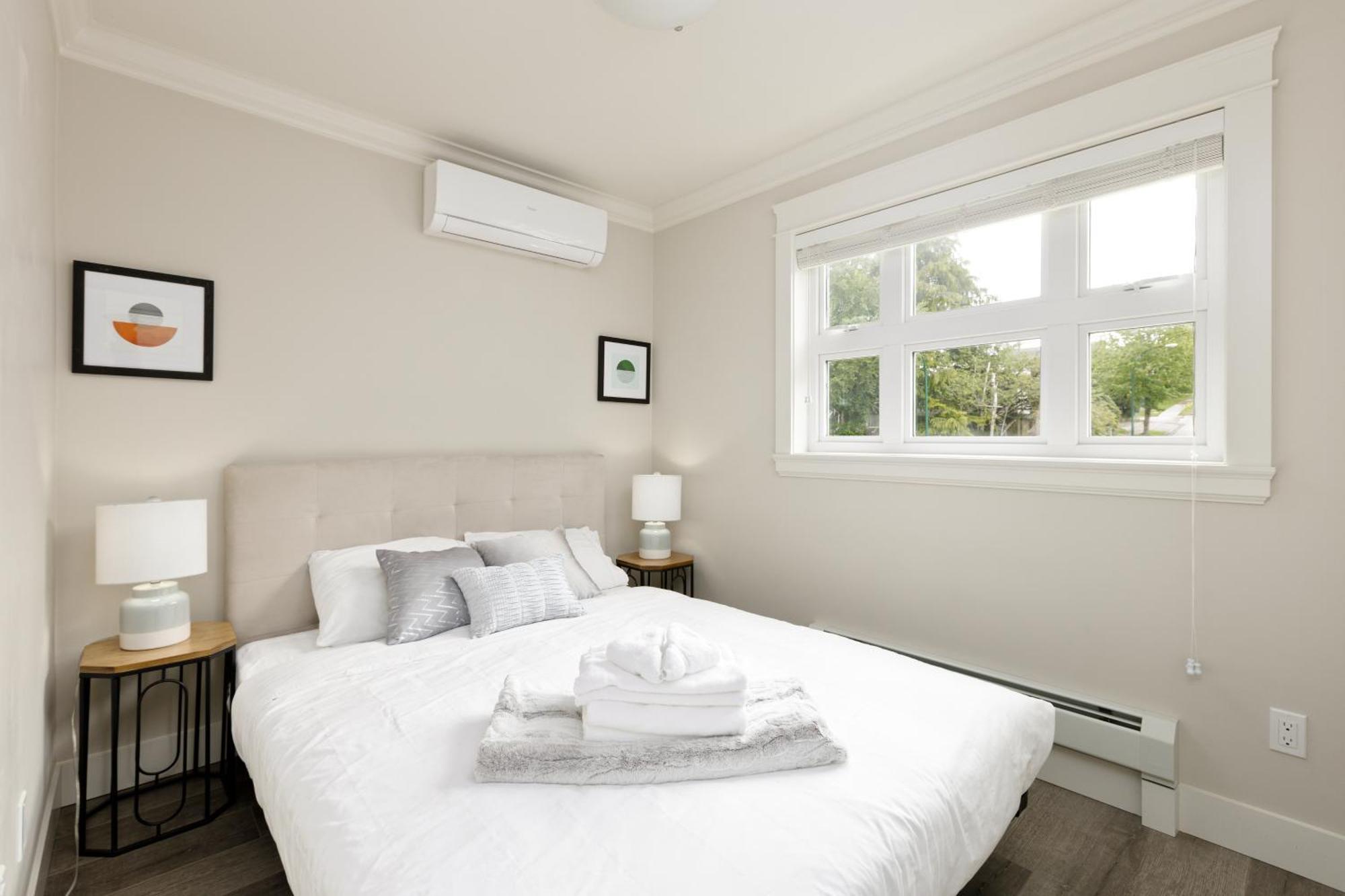 Guest house Charming Retreat Near Downtown- Cozy Oasis On Nanaimo St *