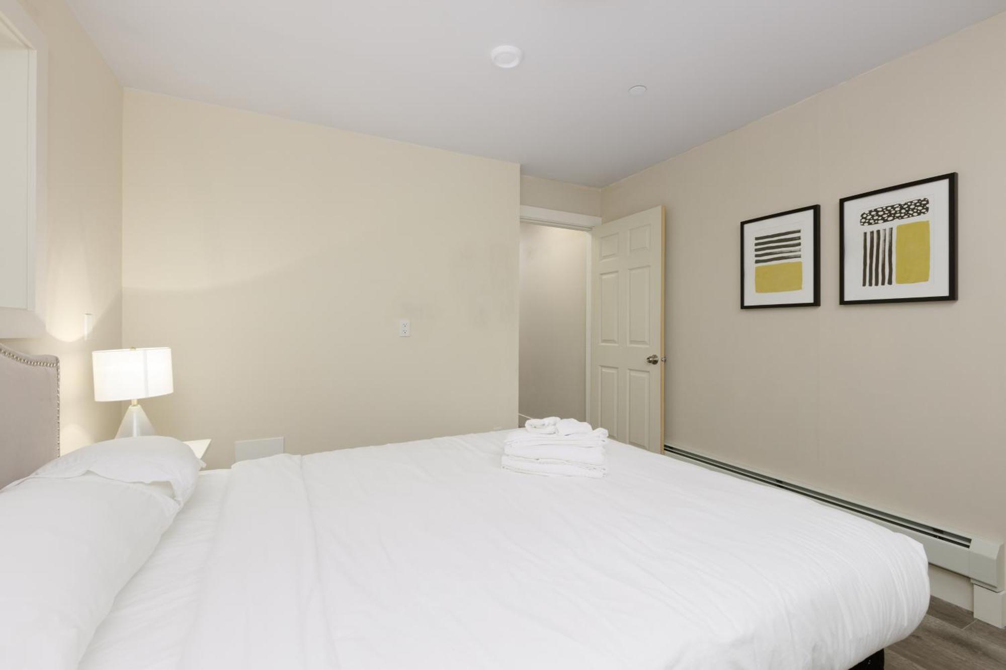 Charming Retreat Near Downtown- Cozy Oasis On Nanaimo St Guest house Vancouver