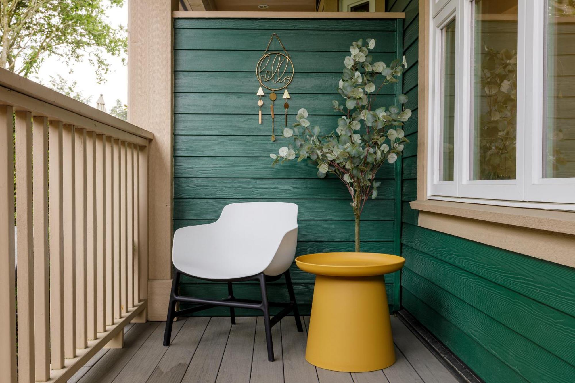 Charming Retreat Near Downtown- Cozy Oasis On Nanaimo St Vancouver