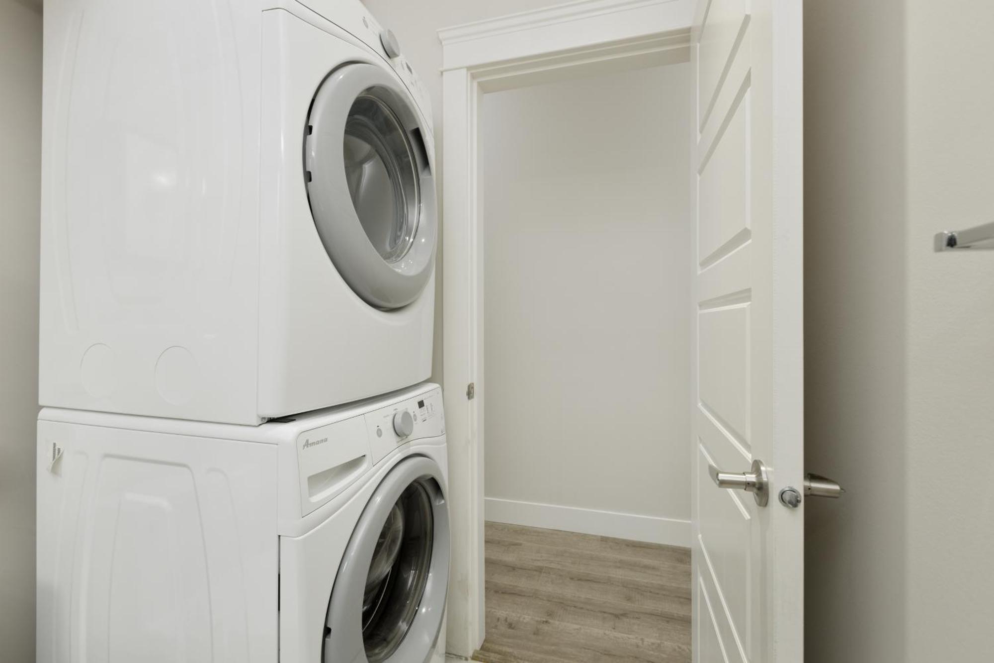 Charming Retreat Near Downtown- Cozy Oasis On Nanaimo St Guest house