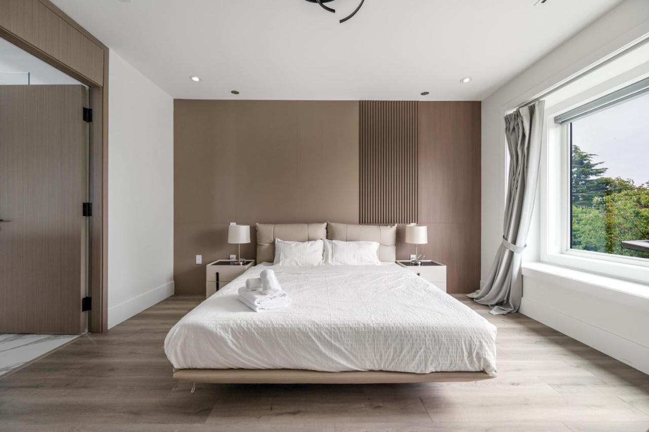 Stylish Retreat In Van's Prime Location * Vancouver