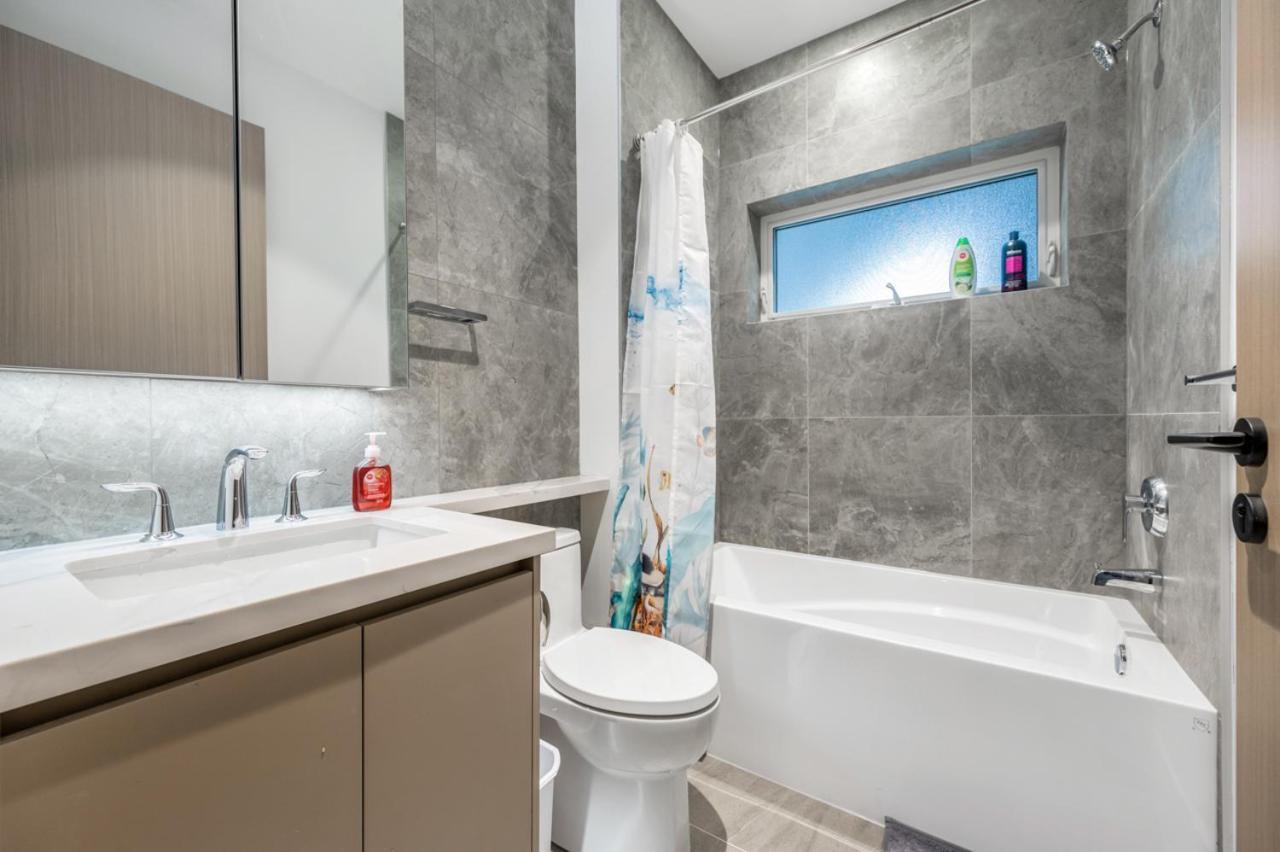 Stylish Retreat In Van's Prime Location * Vancouver