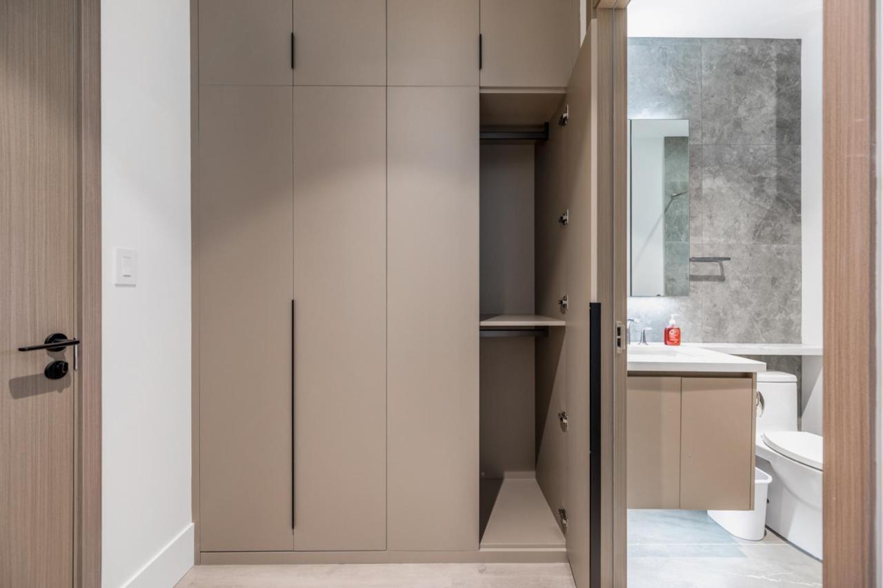 Stylish Retreat In Van's Prime Location