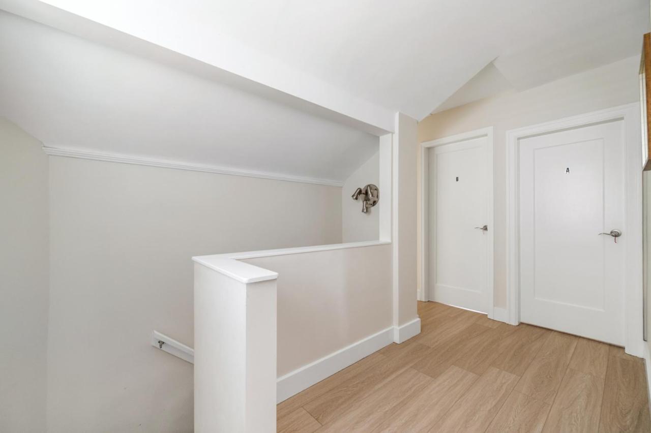Privatunterkunft Charming Coastal Haven In With Shared Bathroom