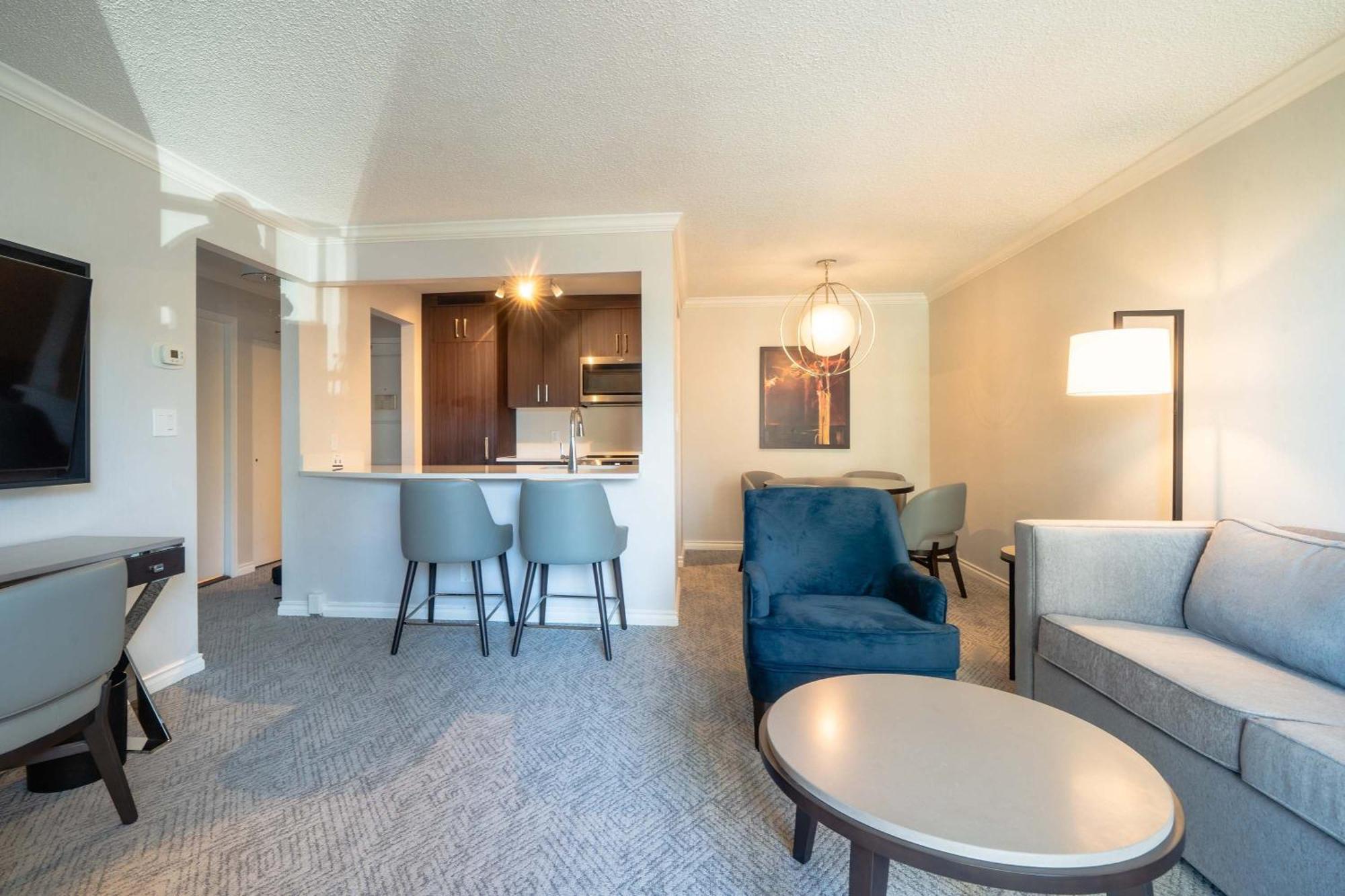 Hotel La Grande At The Sutton Place Vancouver
