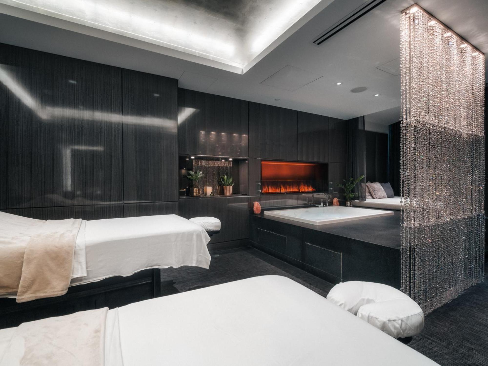 Paradox Hotel Vancouver