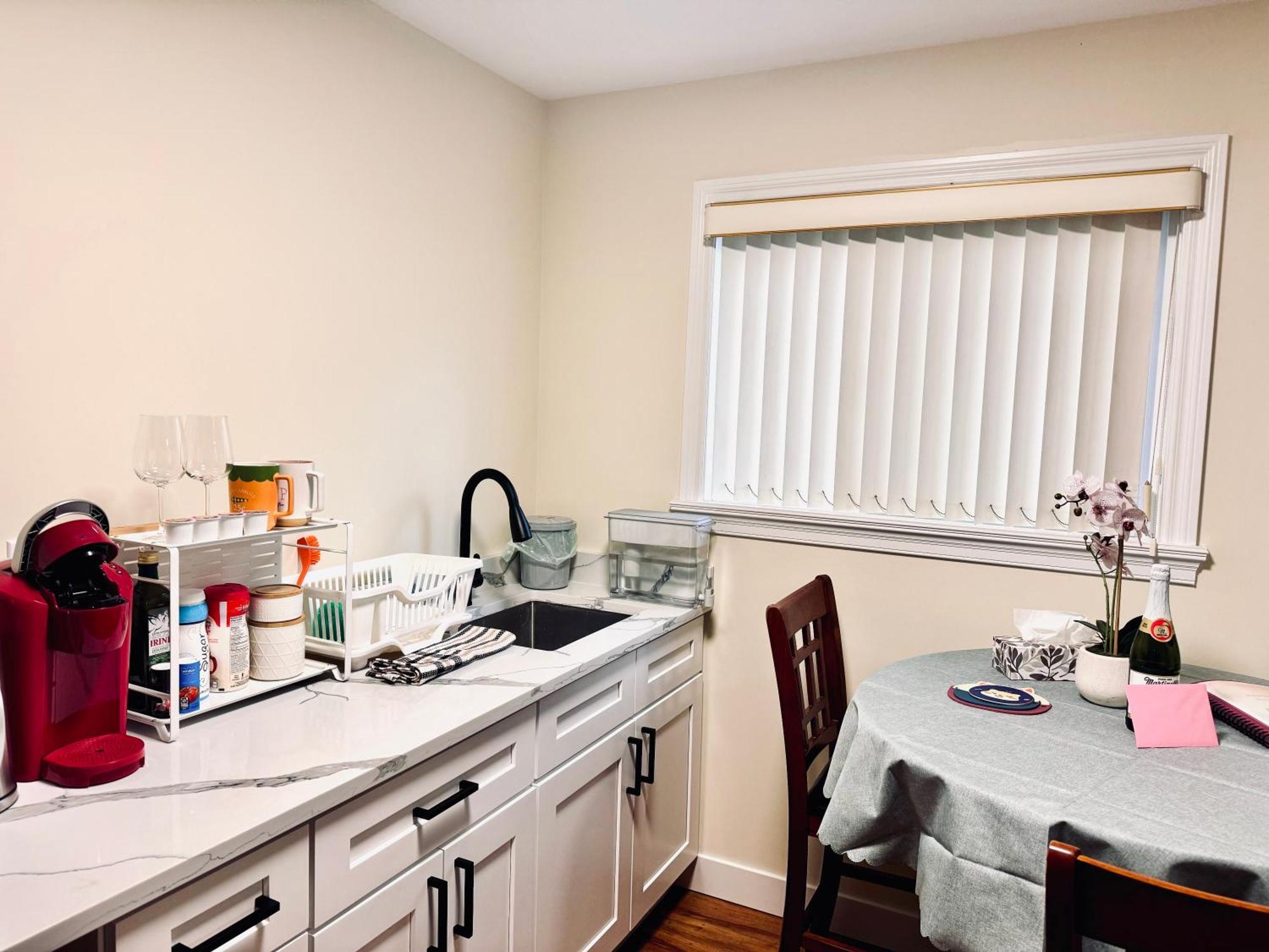 Cozy 2 Beds Spacious Rooms,close To Transit * Vancouver