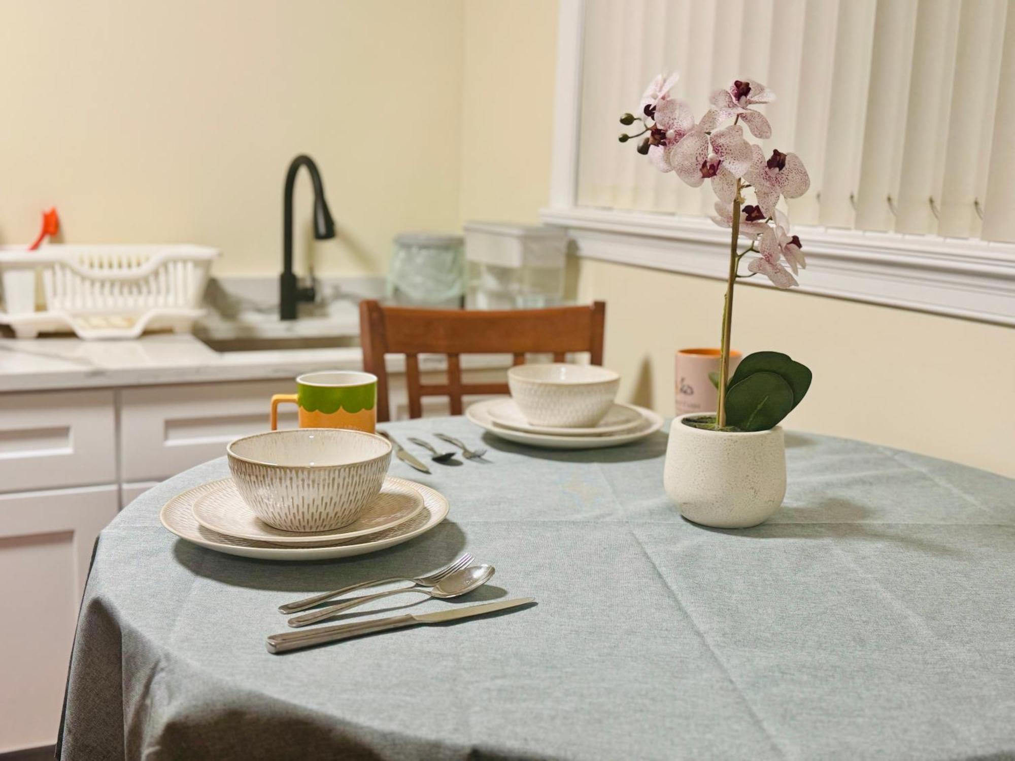 Ferienhaus Cozy 2 Beds Spacious Rooms,close To Transit