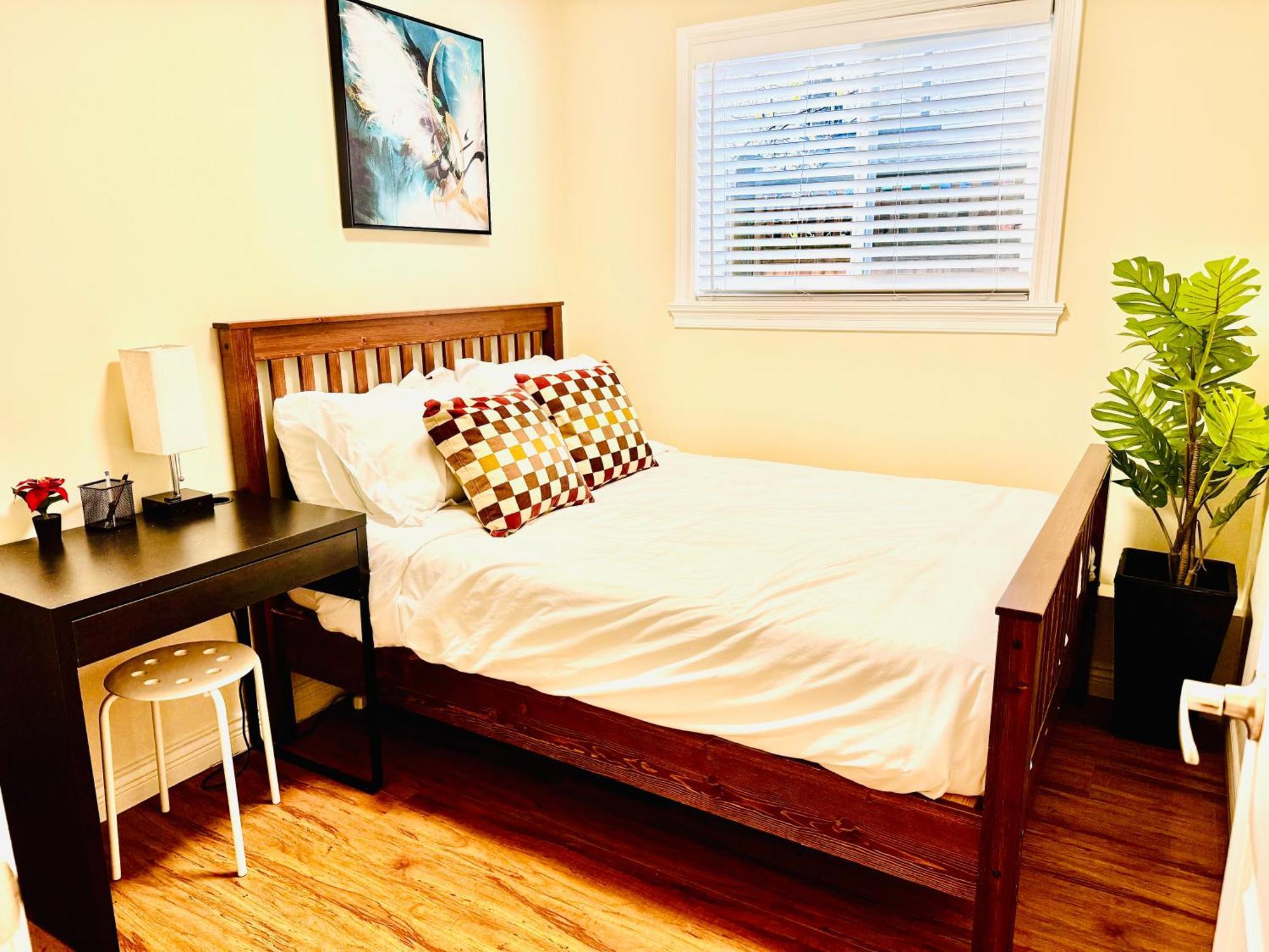 Cozy 2 Beds Spacious Rooms,close To Transit