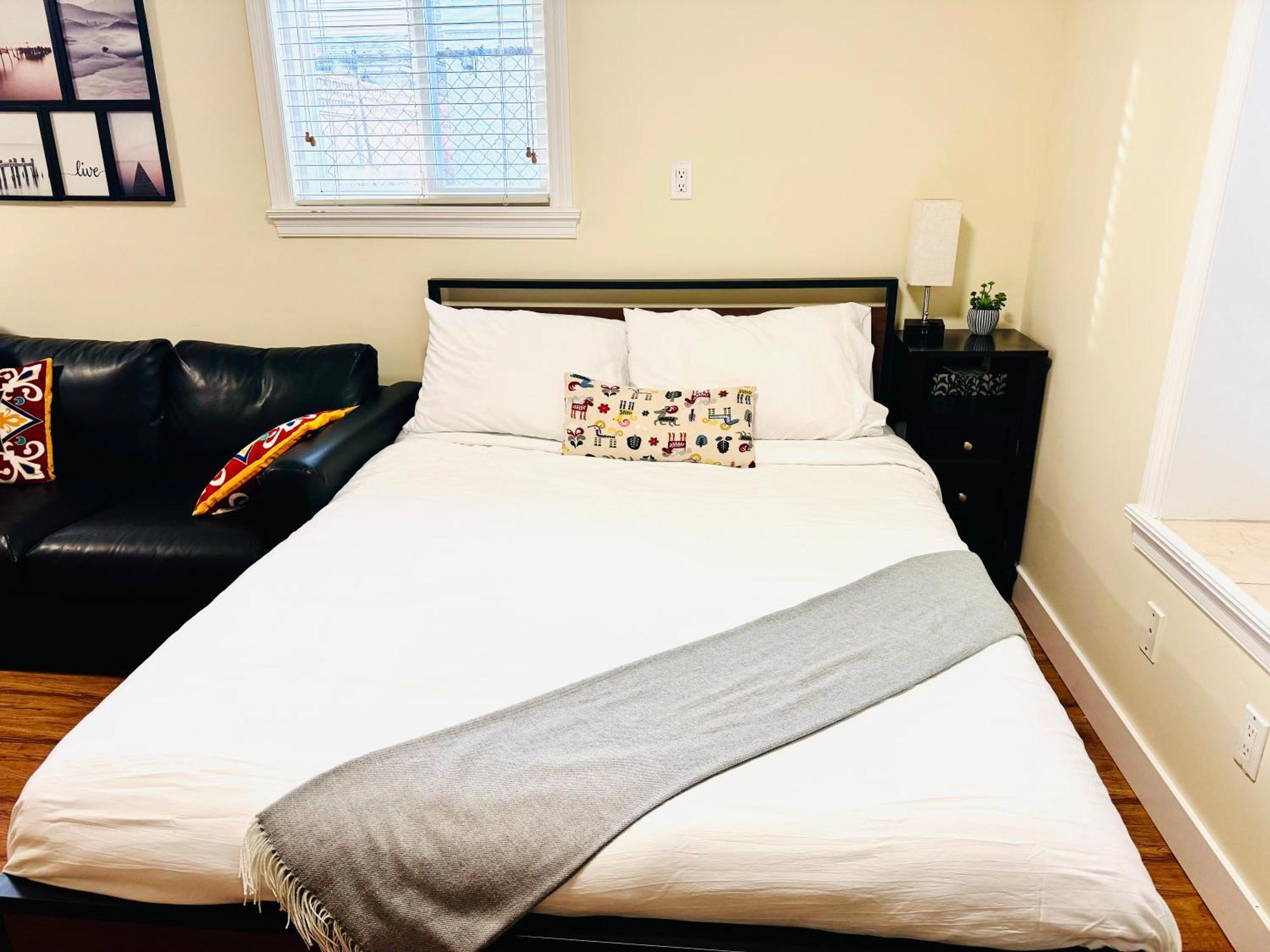 Ferienhaus Cozy 2 Beds Spacious Rooms,close To Transit