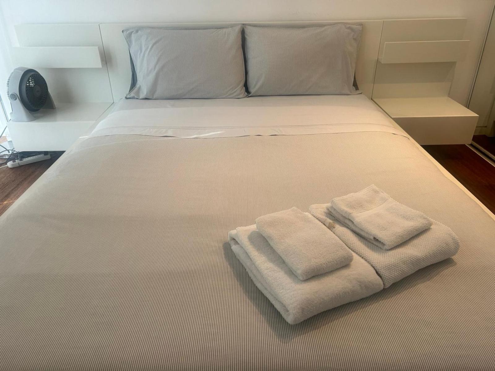 Your Alternative To A Five Star Hotel - Premium Location Apartment Vancouver
