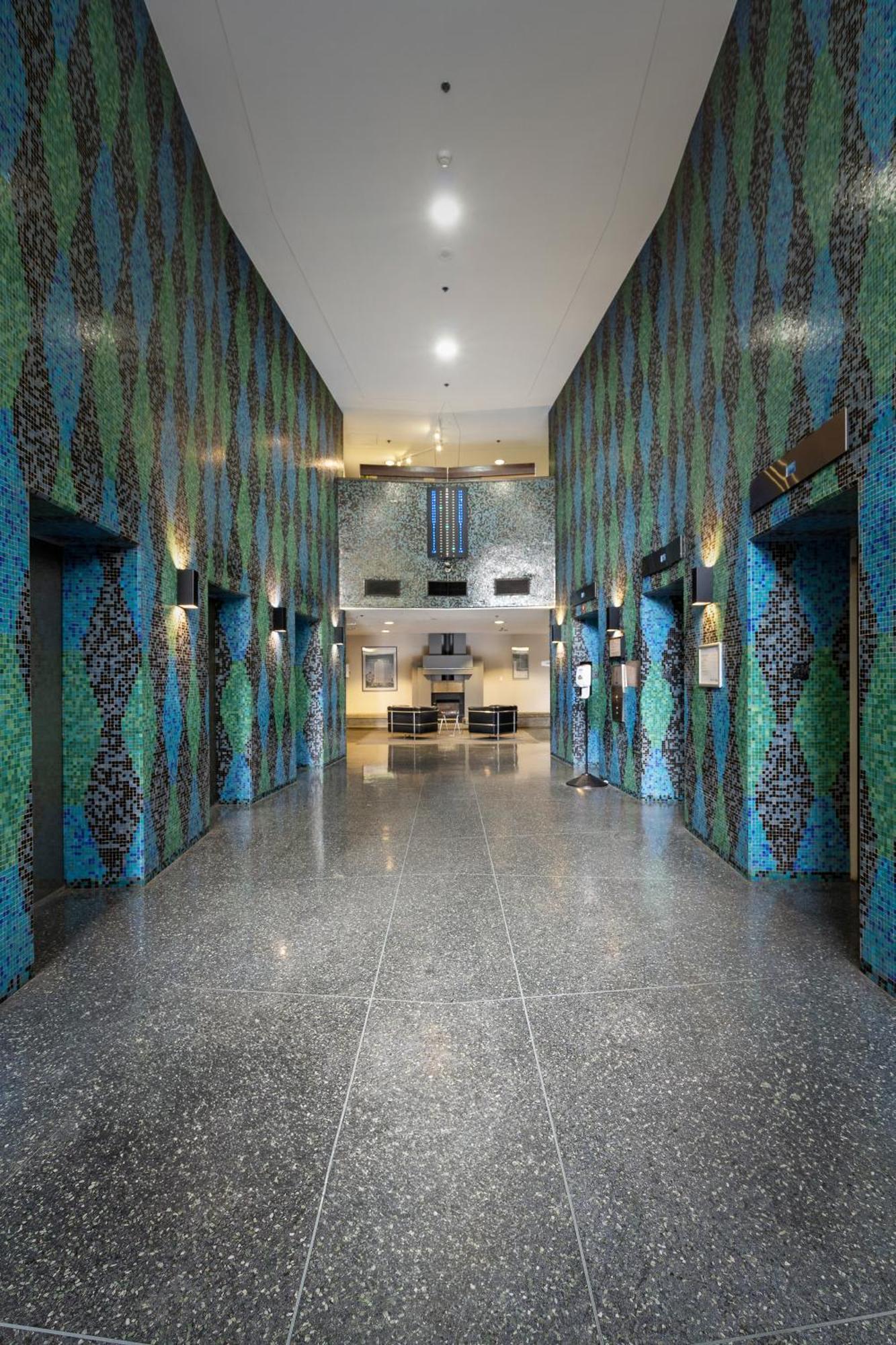 Apartment Downtown Highrise *