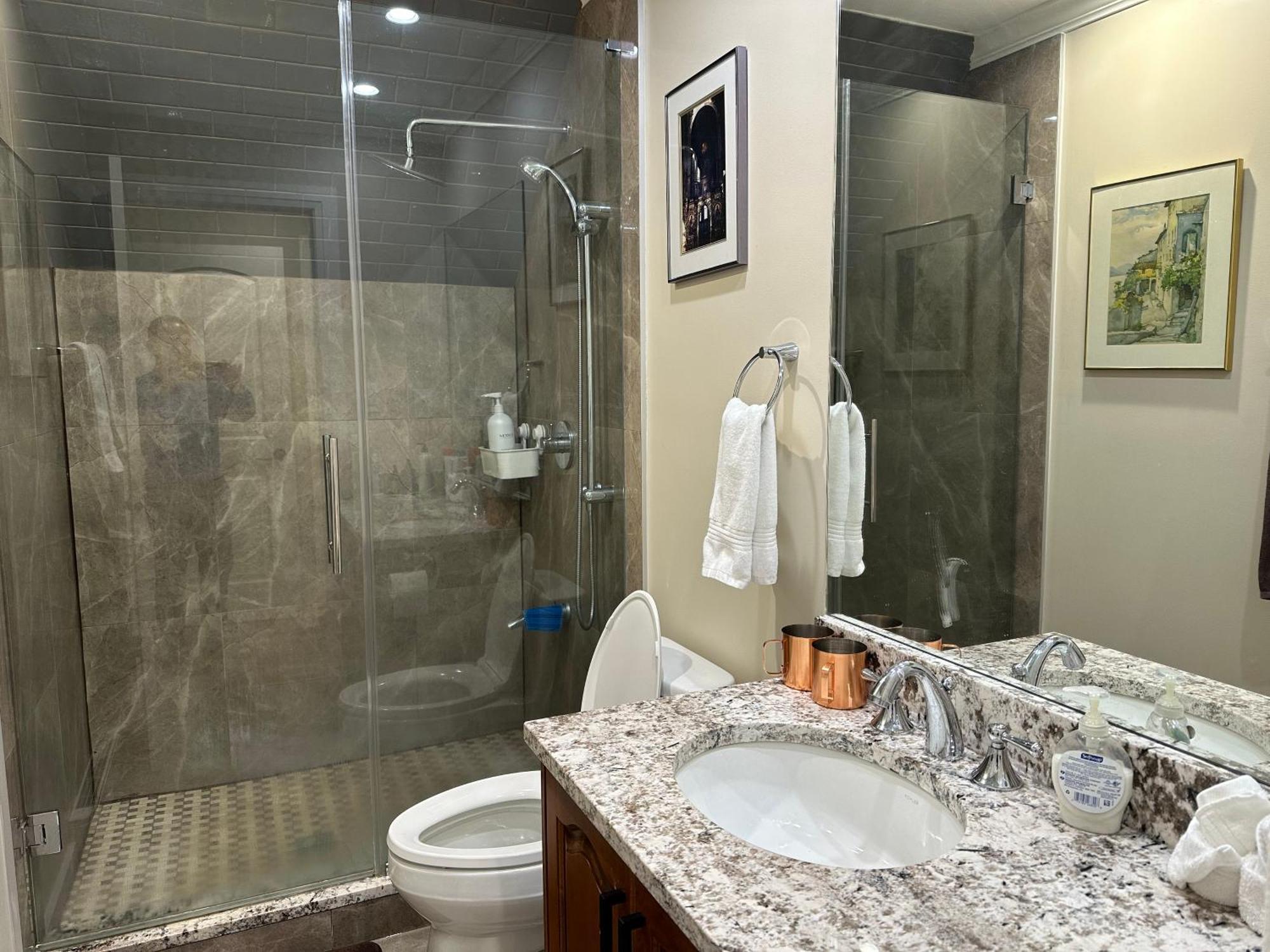 Shaughnessy Cozy Bedrooms Homestay *