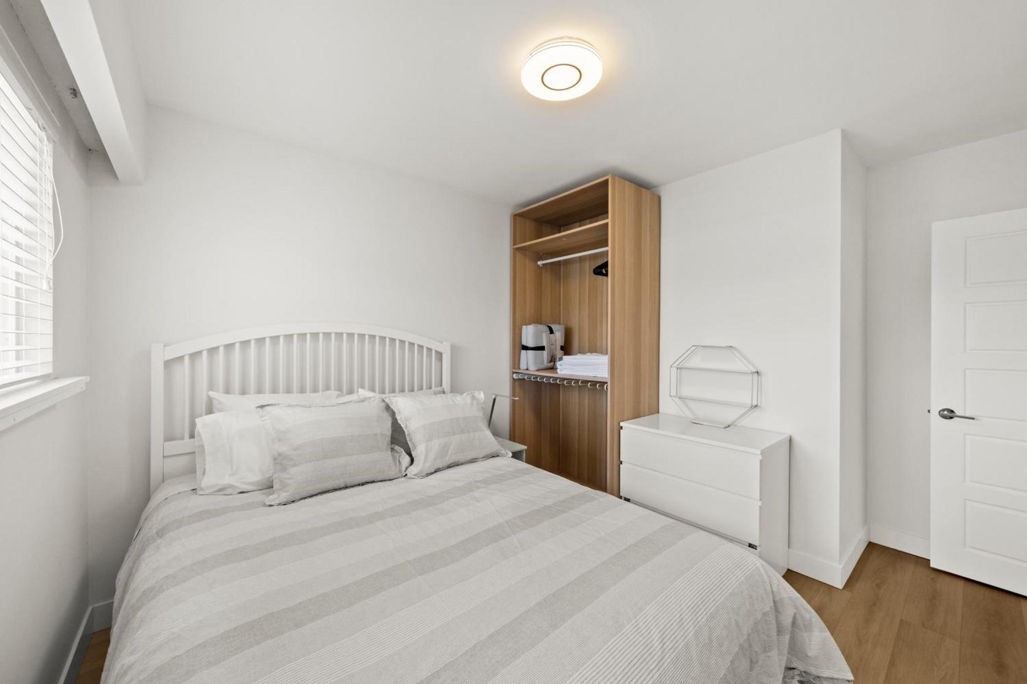 Cozy 3br Retreat 2 Free Parking Ac King Bd Homestay *