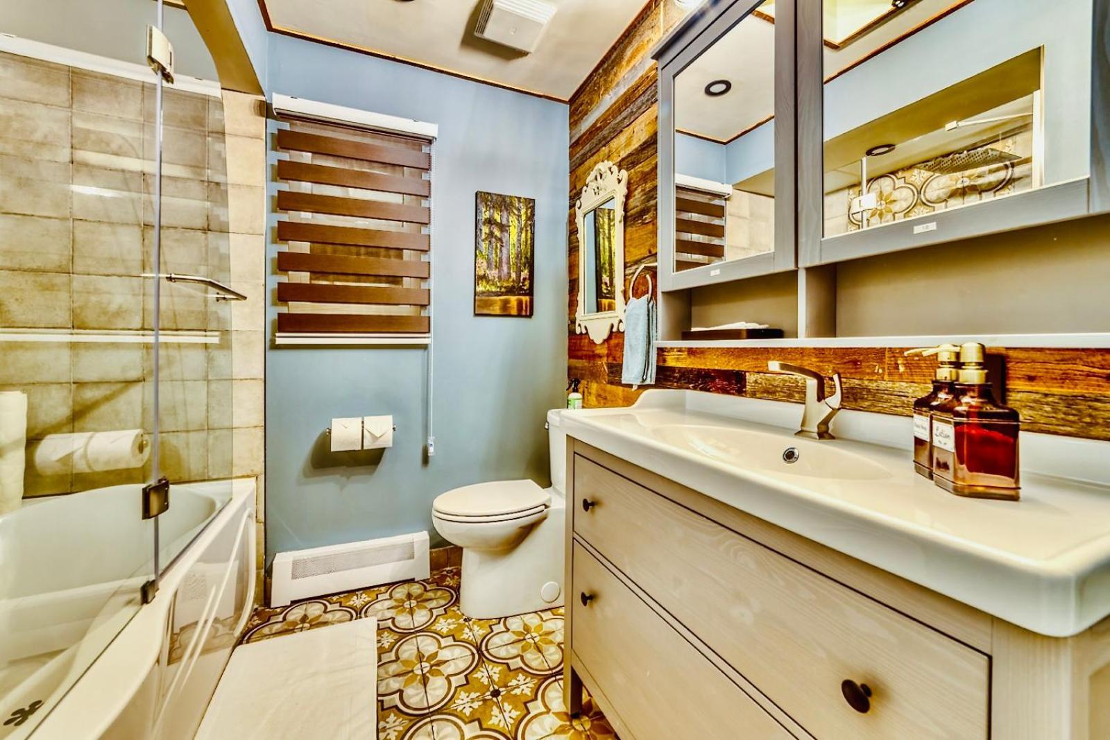 Neocolonial Nouveau Kensington Vacation Guest house Vancouver