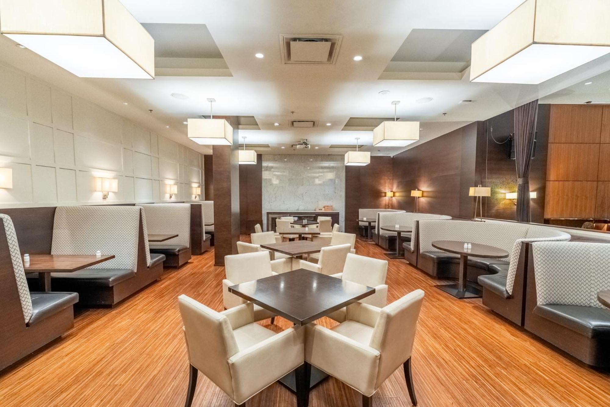 Hotel Century Plaza Vancouver