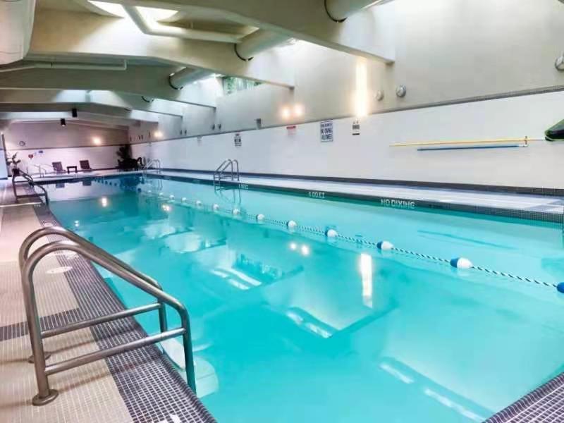Downtown 3br 2ba Views Skytrain Free Parking