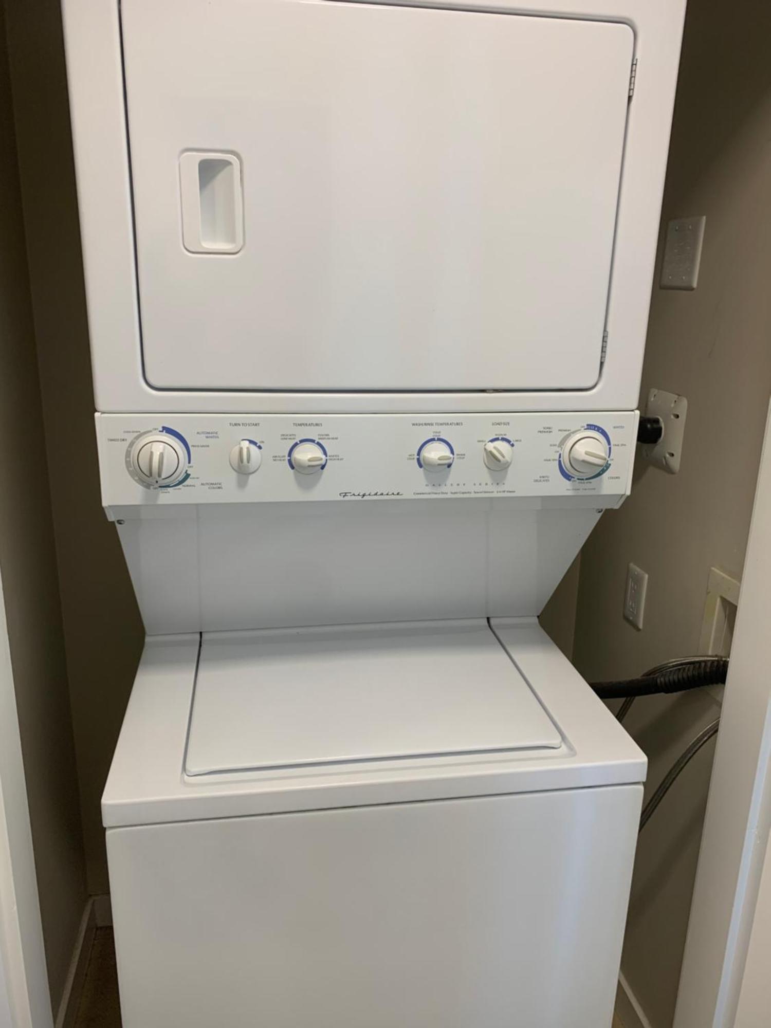 Apartment Downtown 3br 2ba Views Skytrain Free Parking Vancouver