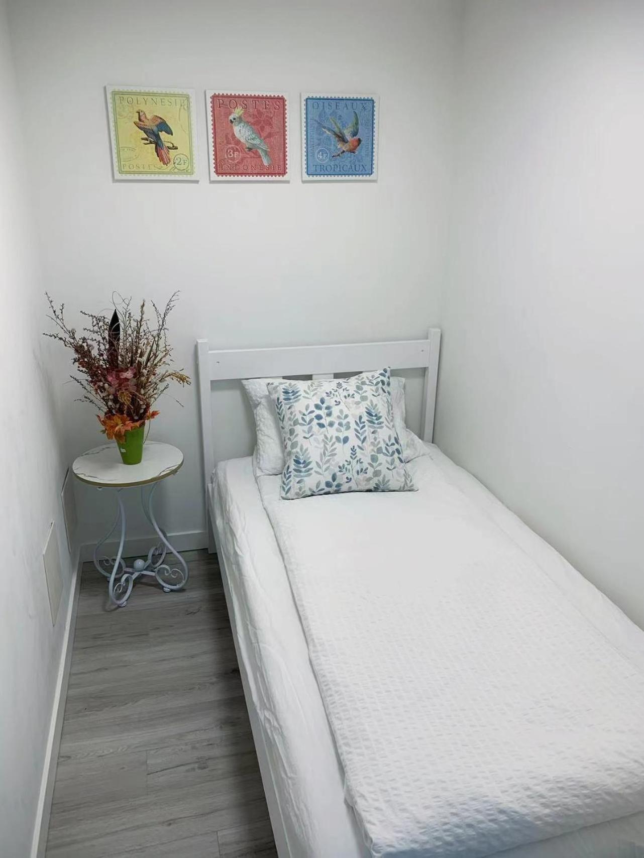 Downtown 3br 2ba Views Skytrain Free Parking *