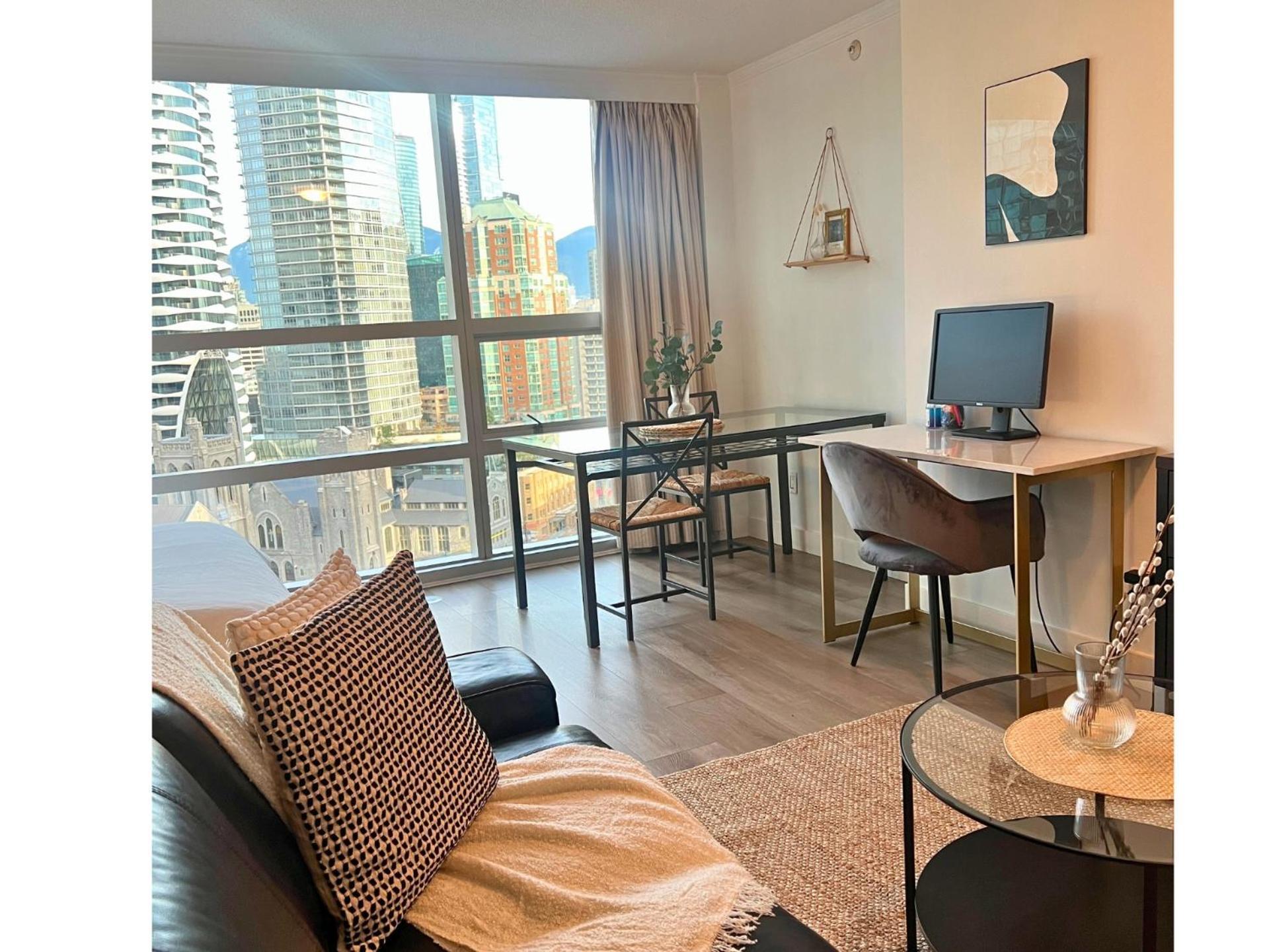 Retreat With Views In The Heart Of Downtown Vancouver